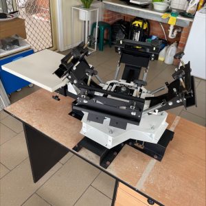 Lightly used Vastex V-100 4 Colour, 1 Station Carousel - R4538